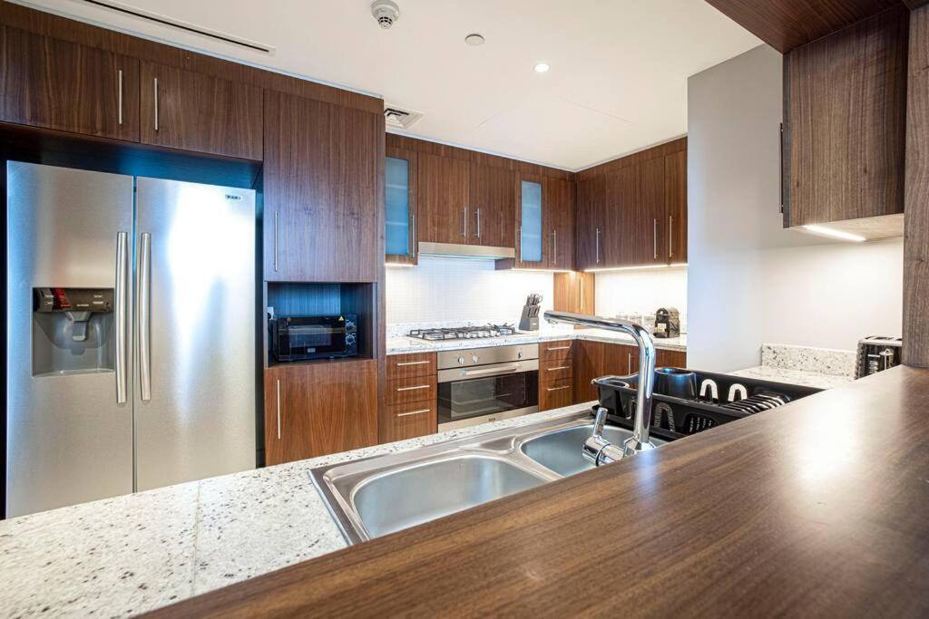 Magnificent Brand New Lux 3Br Burj & Fountain View Apartment Dubai Bagian luar foto