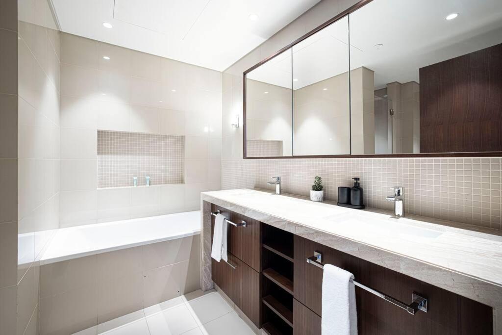 Magnificent Brand New Lux 3Br Burj & Fountain View Apartment Dubai Bagian luar foto